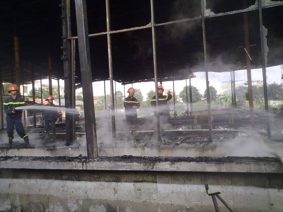 Hà Nội: Cháy dữ dội sát Hồ Tây - 16