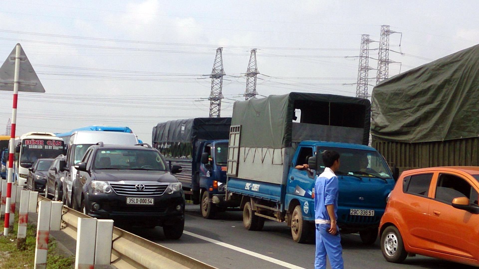 Ùn ứ kéo dài trên cao tốc.