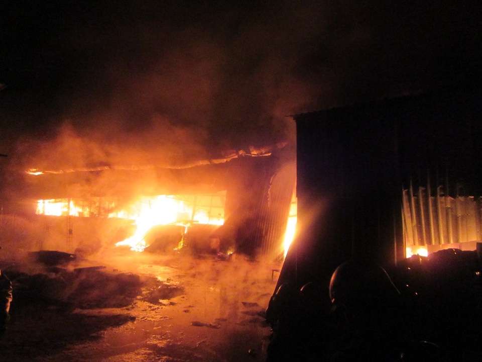 Hiện trường vụ cháy xưởng gỗ sáng 17/2