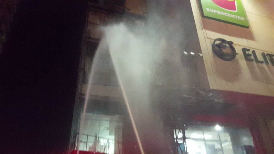 Cháy lớn tại quán trà sữa ở Hồ Gươm Plaza - 7 Cháy lớn tại quán trà sữa ở Hồ Gươm Plaza - 7
