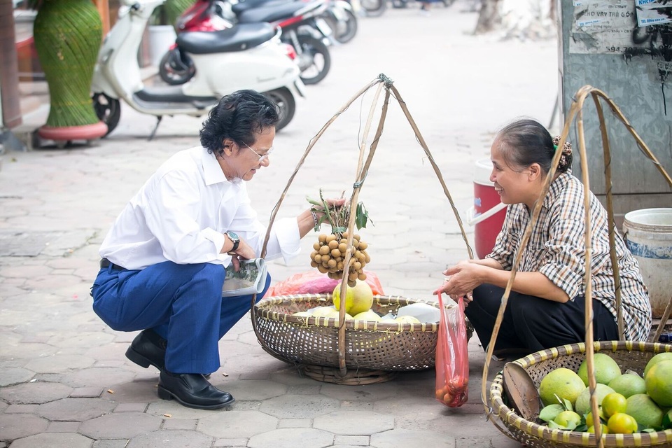 “Ông trùm” Phan Quân bàn về nhạc vàng, danh ca Chế Linh trà đá vỉa hè sáng sớm - 6 “Ông trùm” Phan Quân bàn về nhạc vàng, danh ca Chế Linh trà đá vỉa hè sáng sớm - 6