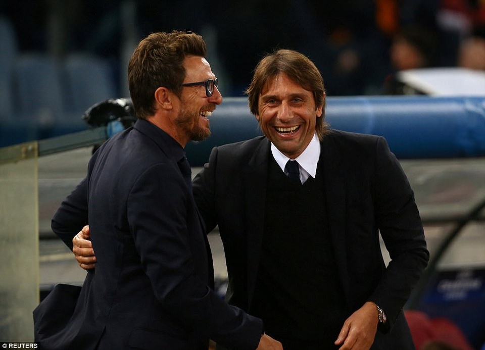 Nhìn lại 90 phút câm lặng của Chelsea trước Roma - 1
Eusebio Di Francesco (trái) cười nói vui vẻ với Conte trước trận đấu thuộc lượt 4 vòng bảng Champions League