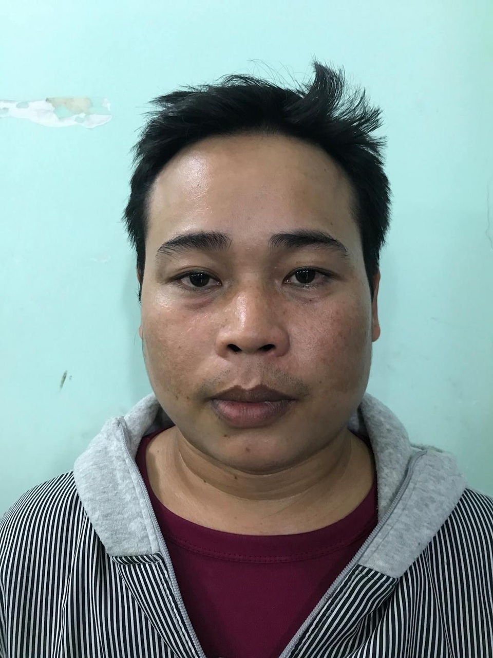 Một nghi can tham gia truy sát nhân viên cửa hàng thời trang đầu thú - 1 Đối tượng Trần Văn Linh vừa ra đầu thú