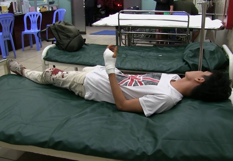 Điều tra vụ lái xe ôm Grab bị người lạ chém nhập viện - 1 Nạn nhân bị chém gây thương tích ở tay