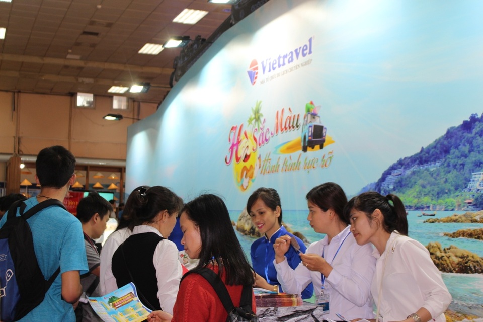 
Nhiều khách hàng mua tour tại Hội chợ du lịch bày tỏ sự hài lòng với mức giá và các dịch vụ mà mình nhận được. Các gói tour vào dịp nghỉ lễ 30/4 cũng là sản phẩm đang khá “hot” tại các gian hàng.
