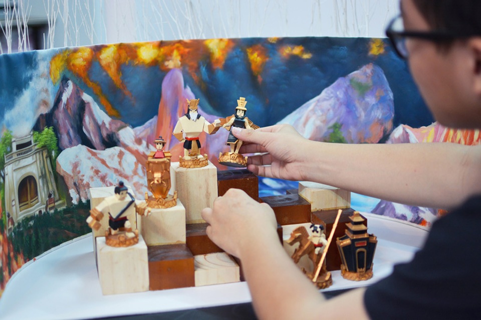 Người trẻ Sài thành yêu văn hóa làm bộ cờ vua dân tộc - 4
Ngoài ý nghĩa về mặt hình tượng, tính giải trí và văn hoá, bộ cờ này còn có tính chất giáo dục, sáng tạo cho học sinh.