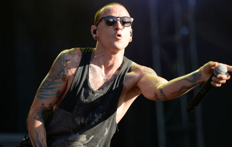 Chester Bennington luôn phải chống chọi với sự cô đơn và chứng trầm cảm - 3
Chester sáng tác như một cách giải phóng cảm xúc và tâm tư.