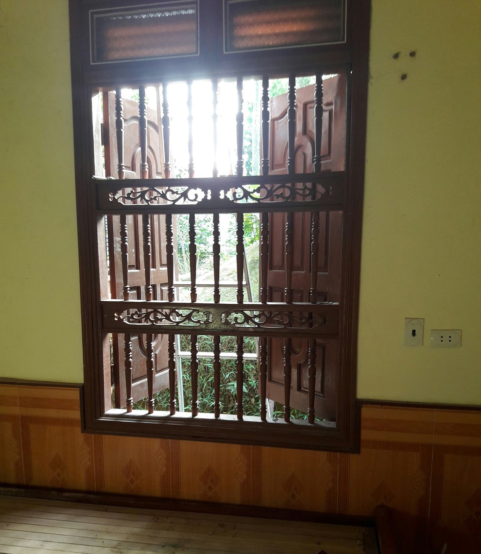 Đề nghị làm rõ uẩn khúc cái chết của cô giáo treo cổ trong phòng ngủ - 5 Cửa sổ nơi chị Bình treo cổ và nhiều nghi vấn được cho là tạo hiện trưởng giả?