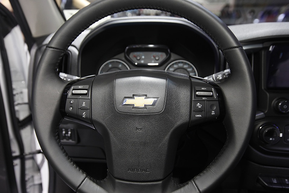 Chevrolet Trailblazer - Kẻ "tiên phong" đến muộn - 11 Thiết kế tay lái hoàn toàn giống hệt mẫu Colorado