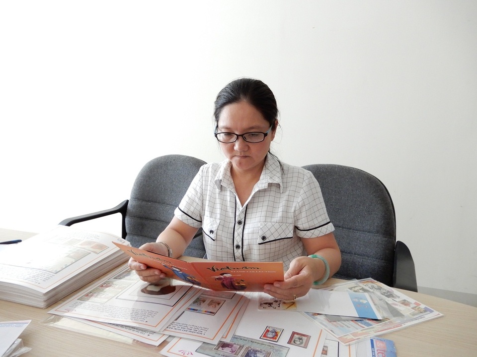Người phụ nữ mê sưu tầm tem Bác Hồ - 1 Chị Lê Thị Anh Đào và bộ sưu tập tem về Bác Hồ