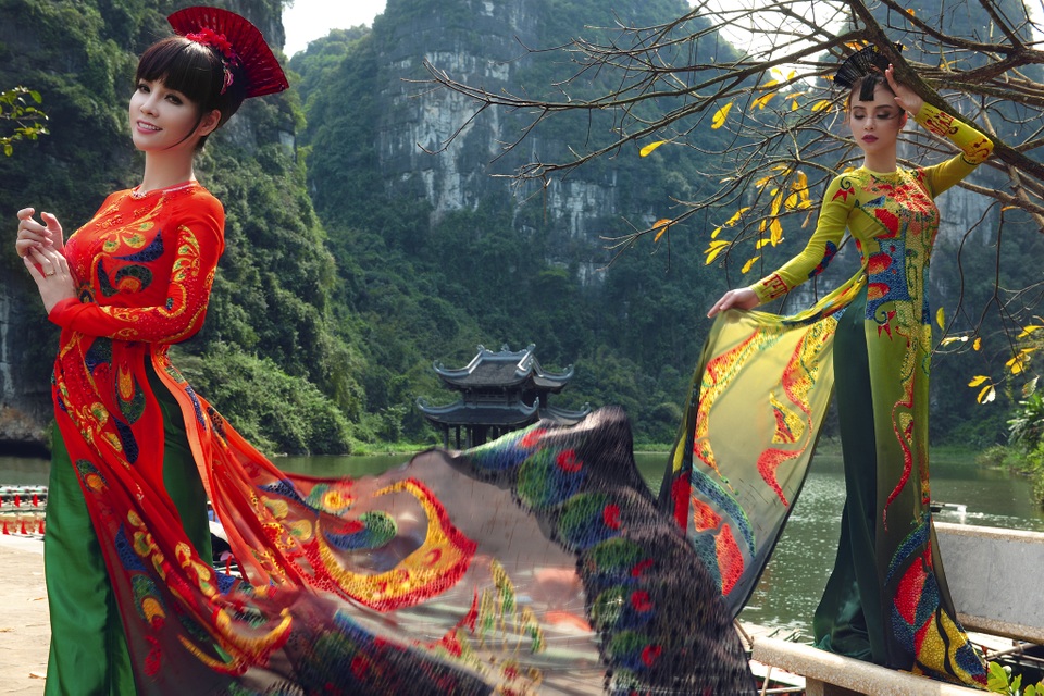 Mai Thu Huyền lên án bộ ảnh phản cảm bên hồ sen - 5