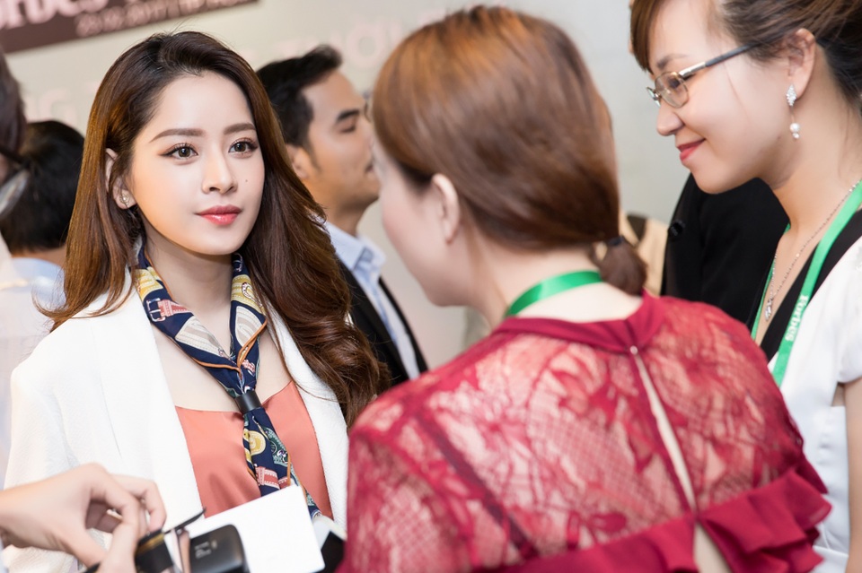 Tiết lộ cách “giữ chân” hơn 10 triệu người follow của Chi Pu gây “sốt” - 2 Chi Pu được đông đảo người hỏi thăm sau bài diễn thuyết ấn tượng.