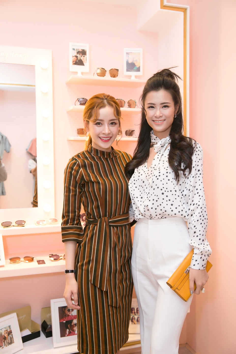 Đông Nhi diện phong cách đối lập The Voice hội ngộ Chi Pu - 1 Đông Nhi chuộng style thanh lịch đời thường, khác xa hình ảnh trên sân khấu.