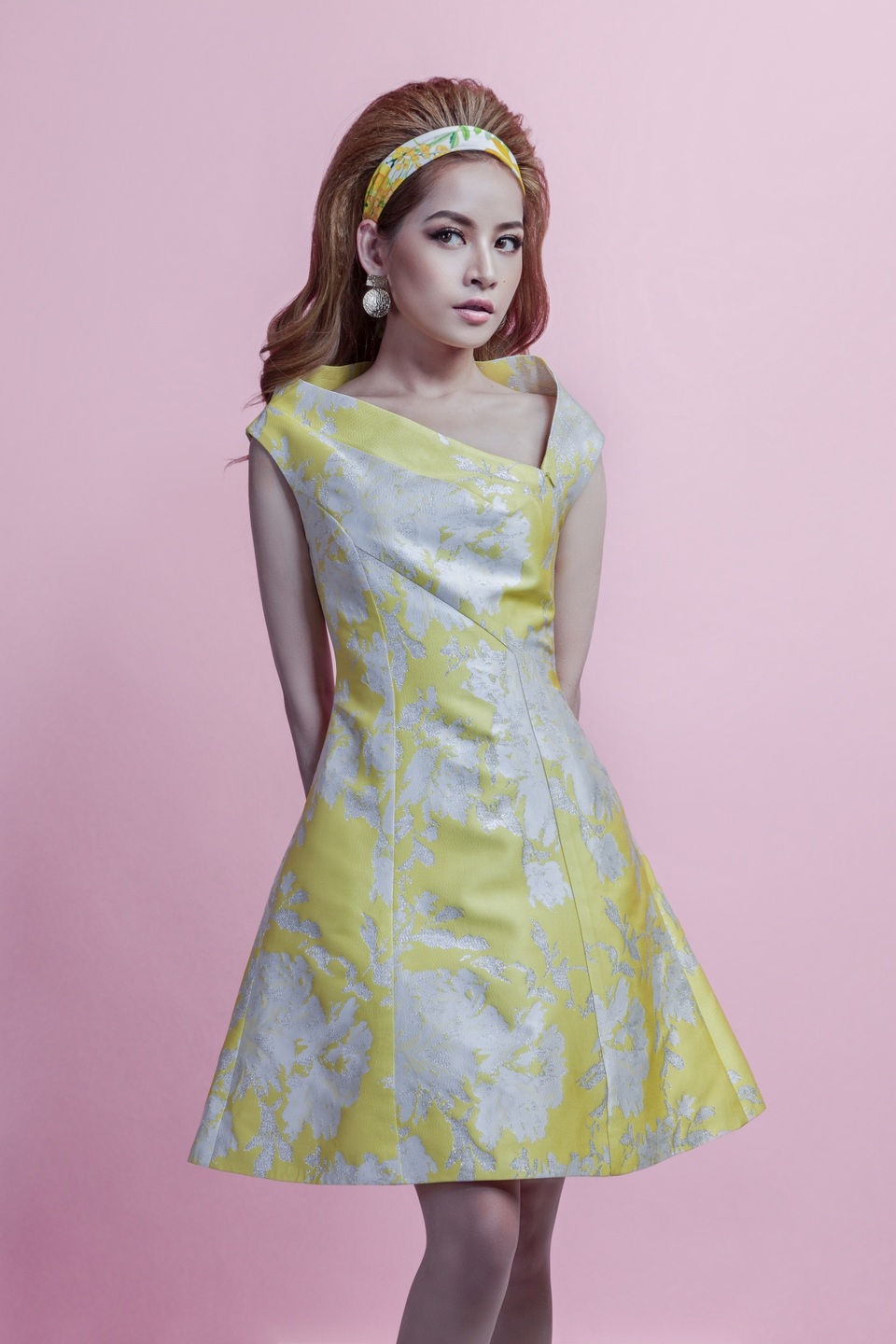 Còn Chi Pu, hiện tại, cô đang tập trung hết sức cho vai diễn Hạ Linh trong bộ phim truyền hình “Mối tình đầu của tôi” - phiên bản Việt hoá của bộ phim Hàn Quốc “She was pretty”.