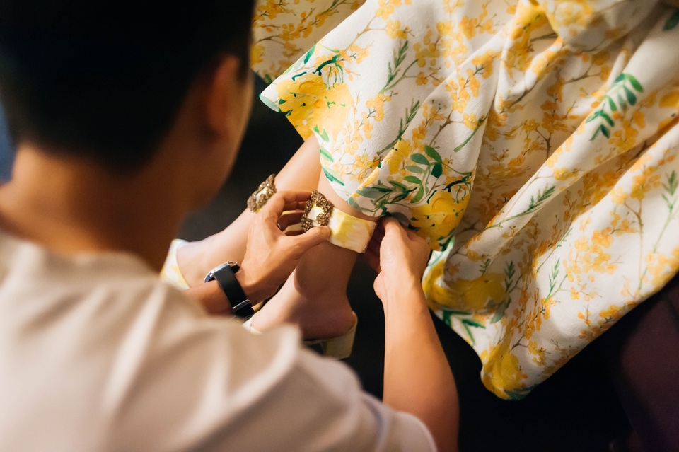 ​Ba tông màu vàng, trắng, xanh hoà quyện vào nhau nổi bật nhưng vẫn hài hoà trên cùng một tổng thể. Nhìn vào tổng thể, có thể thấy được sự giao thoa rõ nét giữa phong cách cổ điển và tinh thần hiện đại.