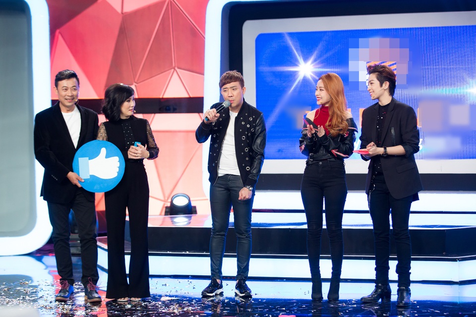 Chi Pu và Gil Lê còn được đặt biệt hiệu “cặp đôi triệu tim” để đối đầu với “cặp đôi triệu like” của đội chủ nhà Vân Sơn - Hồng Đào.