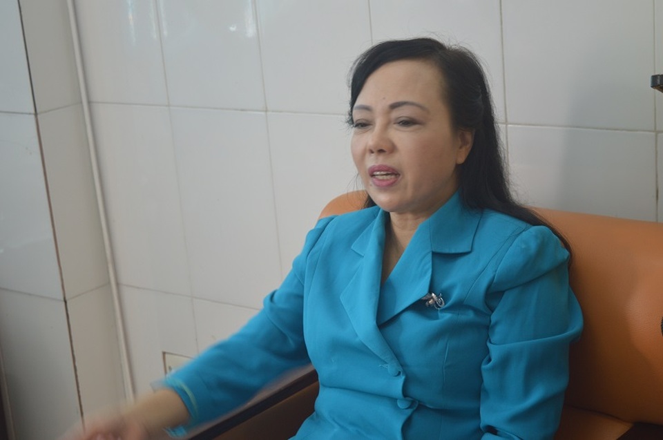 Bộ trưởng Bộ Y tế: Người dân vào đây để khám bệnh thì phải rất… dũng cảm - 4
Mặc dù cơ sở phòng khám sai phạm nhưng Bộ trưởng Nguyễn Thị Kim Tiến vẫn kiên trì giải thích. Theo quan điểm của người đứng đầu ngành y tế: Nếu hệ thống phòng khám tư chuẩn chỉnh và hoạt động tốt thì sẽ giảm tải rất nhiều cho bệnh viện công.
