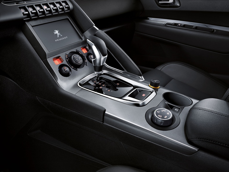 THACO giới thiệu mẫu xe Peugeot 3008 mới - 4
Thiết kế khoang ca-bin được tập trung nhiều vào người lái.