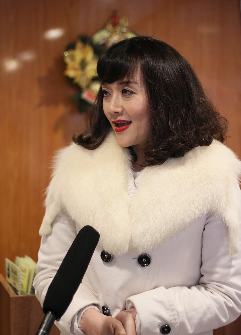 Vân Dung tiết lộ về chị ruột Top 10 Hoa hậu “toàn bị nhầm là Vân Dung” - 7 Vân Dung chia sẻ, năm xưa, cô quyết định đi thi Hoa hậu để động viên tinh thần chị gái. Nhà nghèo, hai chị em không có tiền mua quần áo mới đi thi, phải nhờ mọi người giúp đỡ.