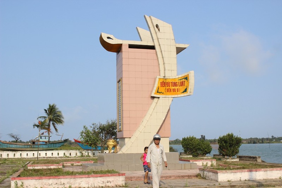 Người cảm tử quân vượt lửa đạn chở hàng ra đảo Cồn Cỏ - 4 Bến đò Tùng Luật cũng là nơi xuất phát chi viện hàng hóa quan trọng trong những năm kháng chiến