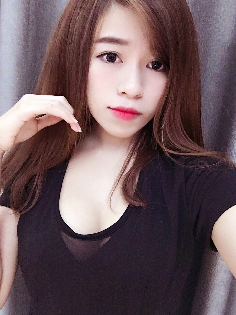 Bà mẹ U50 trẻ trung "đọ sắc" cùng con gái xinh đẹp - 10
Cô con gái thứ hai là Yến Chi, sinh năm 1994.