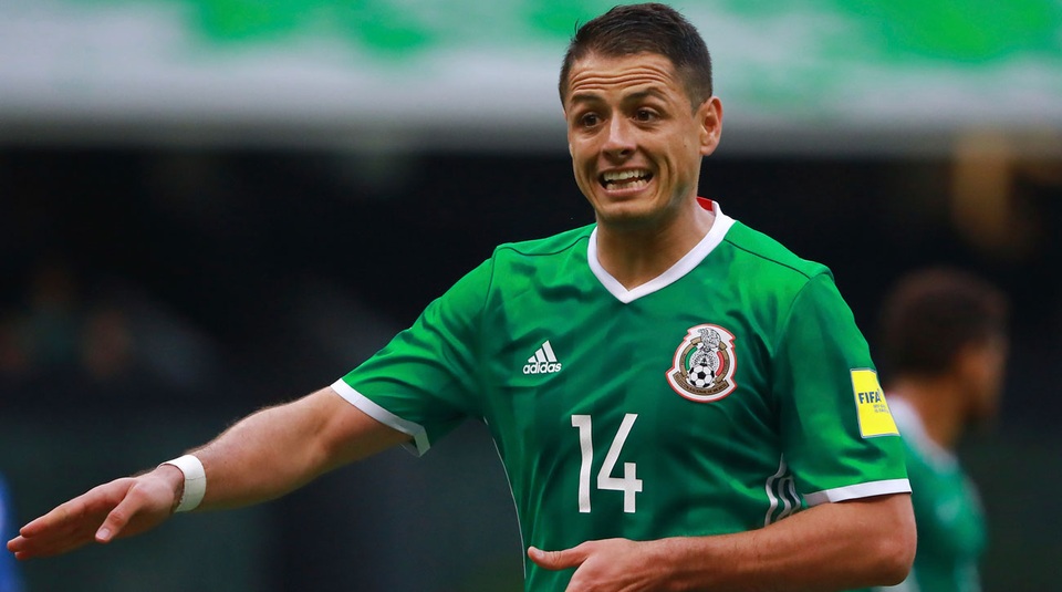 Trong nhiều năm qua, Chicharito vẫn là nhân tố đáng chú ý nhất trên hàng công của đội tuyển Mexico. Dù mùa giải vừa qua, “Hạt đậu nhỏ” không thi đấu thực sự ấn tượng ở Leverkusen nhưng với bản năng săn bàn thiên bẩm, Chicharito vẫn khiến mọi hàng thủ phải chú ý tới mình.