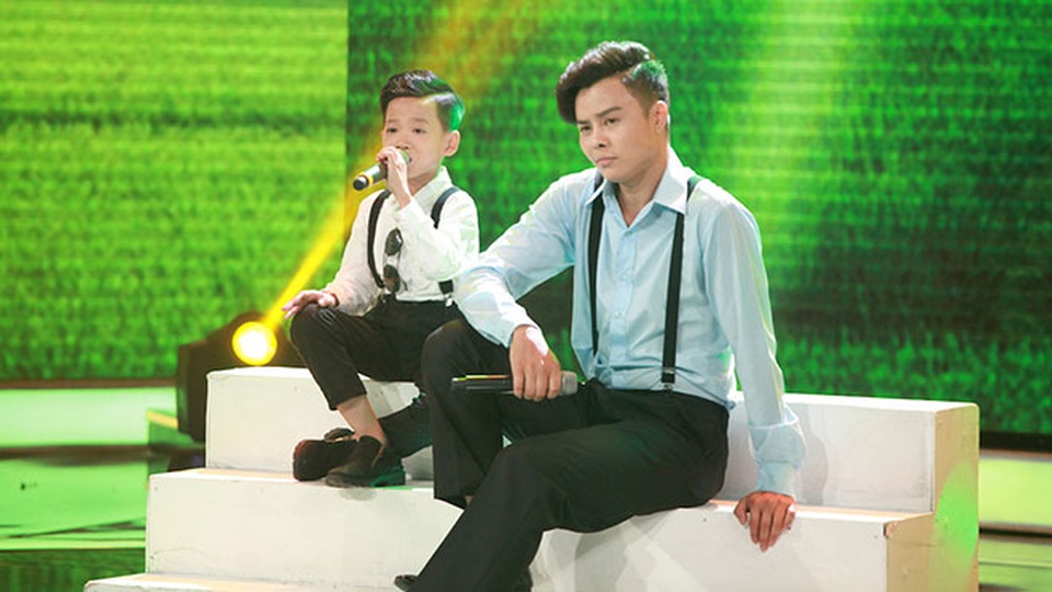 Minh Chiến và ca sĩ Võ Minh Lâm có tiết mục song ca vô cùng hòa quyện.