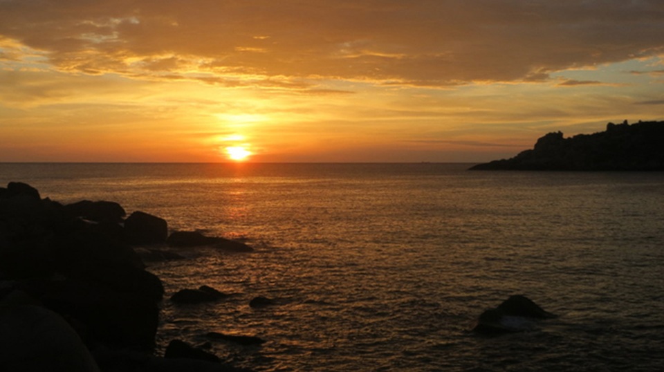 Bình minh trên Mũi Đôi. (Ảnh: nhatrang-travel)