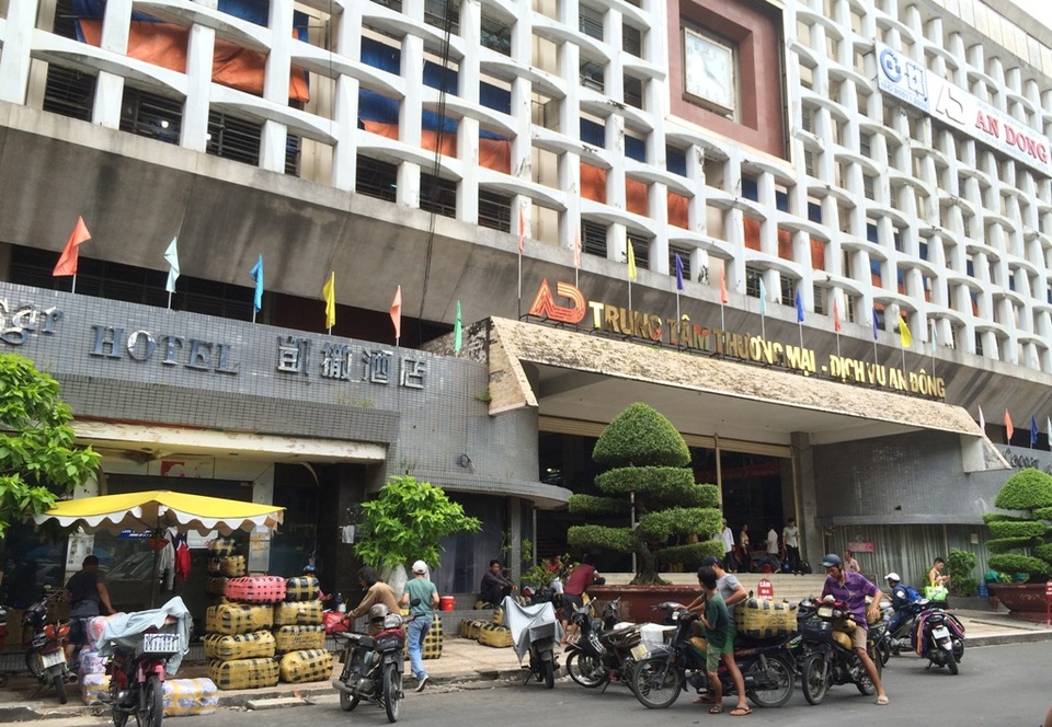 217 tỷ đồng thu của tiểu thương chợ An Đông đang ở đâu? - 1
UBND Quận 5 gửi lời xin lỗi tiểu thương vì chậm trễ sửa chữa, nâng cấp chợ An Đông, gây ảnh hưởng đến hoạt động kinh doanh