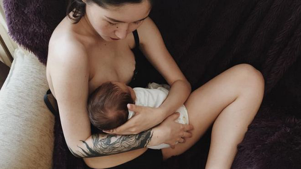 Ảnh con gái tổng thống cho con bú gây "bão" mạng xã hội - 1 Cô Aliya Shagieva (Ảnh: BBC)