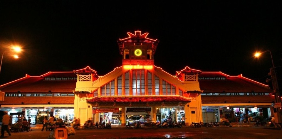 Du lịch Việt Nam qua những khu chợ đêm nổi tiếng - 9 Cổng chợ đêm Tây Đô