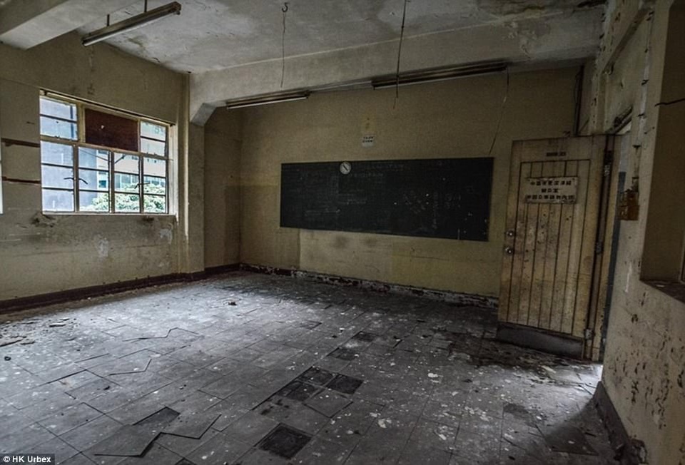 Cận cảnh "khu chợ ma" đắt giá nhất thế giới - 7