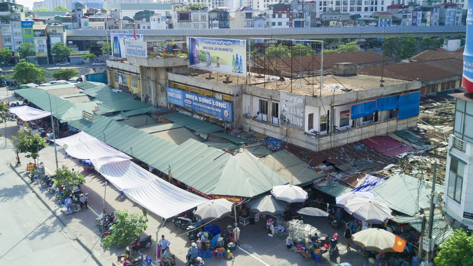 Hà Nội: Chợ Ngã Tư Sở từ "huy hoàng" đến "sống dở chết dở" - 7 Hà Nội: Chợ Ngã Tư Sở từ "huy hoàng" đến "sống dở chết dở" - 7