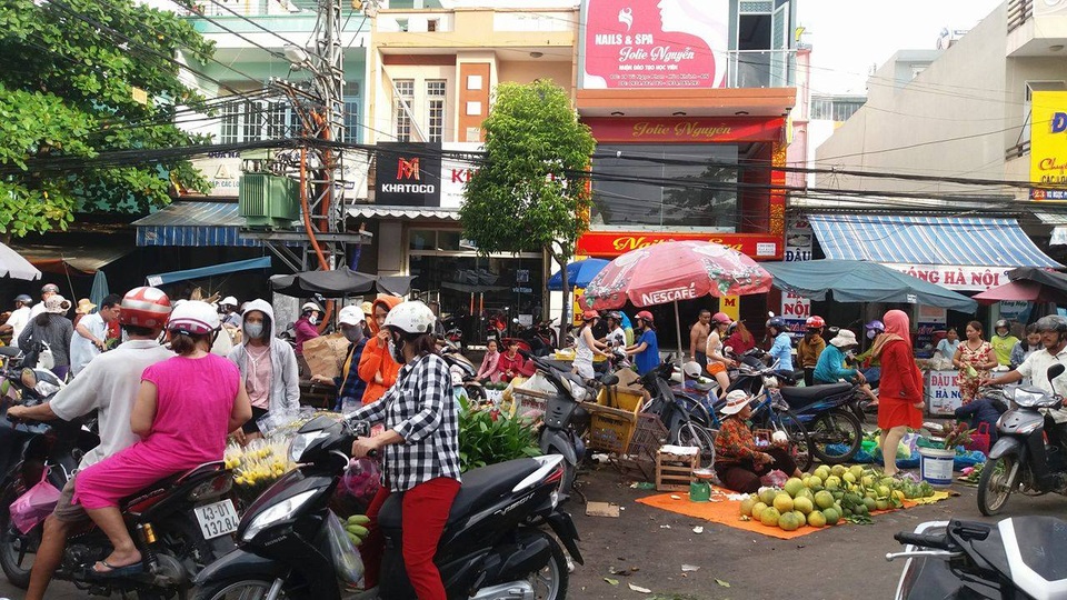 Đà Nẵng: Sôi động thị trường lễ Vu Lan - 1 Chợ rằm tháng 7 nhộn nhịp hơn hẳn ngày thường