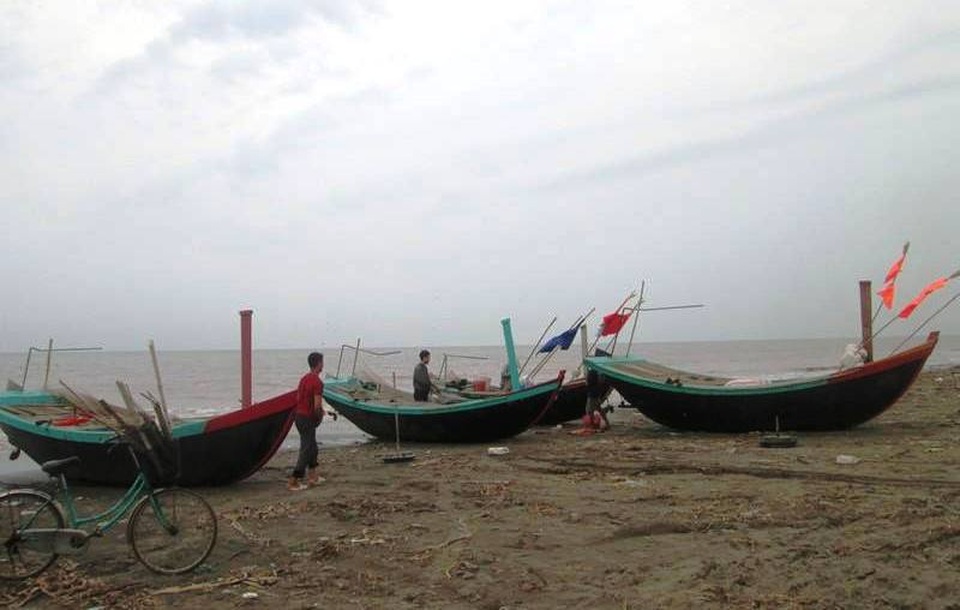 13h00' chiều nay, chính thức cấm tàu thuyền ra khơi, di dời dân ở vùng nguy hiểm - 1 Nam Định kêu gọi các tàu thuyền vào nơi trú ẩn an toàn và nghiêm cấm tàu thuyền ra khơi