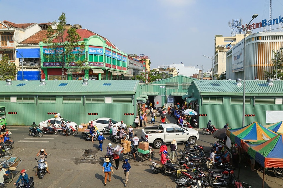 Tiểu thương chợ Bình Tây điêu đứng trong chợ tạm dịp cận Tết - 5 Khu chợ tạm thay thế chợ Bình Tây trong thời gian đóng cửa trùng tu.