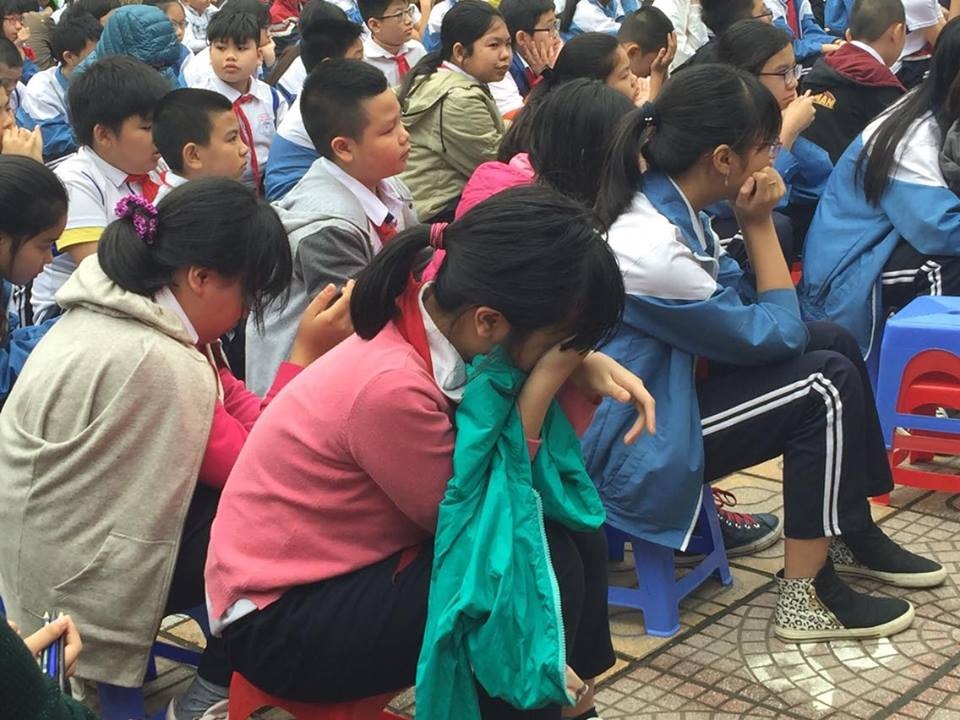 Buổi sinh hoạt dưới cờ khiến hàng nghìn học sinh bật khóc - 4 Buổi sinh hoạt dưới cờ khiến hàng nghìn học sinh bật khóc - 4