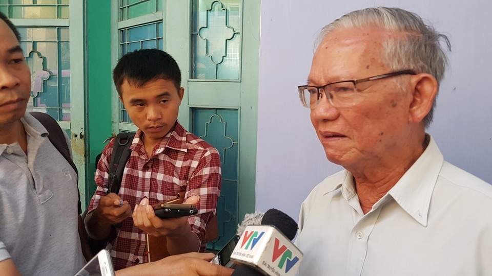 Chủ đầu tư bãi giữ xe ủi “bay” mộ vợ vua Nguyễn xin lỗi, hứa làm lại mộ - 4 Ông Tôn Thất Viễn Bào cho biết chủ đầu tư phải xin lỗi đến công chúng, cũng như làm lại ngôi mộ của vợ vua Nguyễn