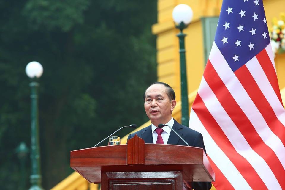Tổng thống Trump: Việc làm bạn với nhà lãnh đạo Triều Tiên có thể xảy ra - 5
Chủ tịch nước trao đổi, về vấn đề Biển Đông, Về vấn đề Biển Đông, phía Mỹ và Việt Nam cùng chia sẻ quan điểm giải quyết tranh chấp thông qua đàm phán hòa bình, bằng các biện pháp ngoại giao và pháp lý, trên cơ sở tôn trọng luật pháp quốc tế.