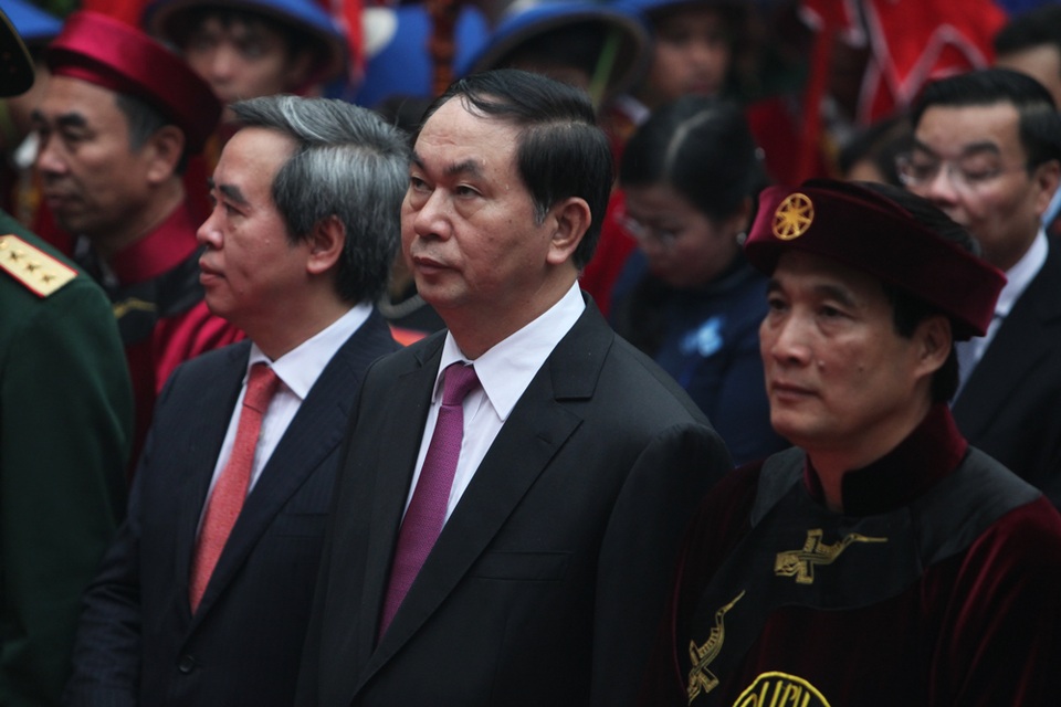 Chủ tịch nước dâng hương tưởng nhớ các Vua Hùng - 4
Chủ tịch nước Trần Đại Quang và đoàn đại biểu chuẩn bị Nghi lễ Dâng hương tưởng niệm các Vua Hùng tại Đền Thượng (Ảnh: Quý Đoàn)
