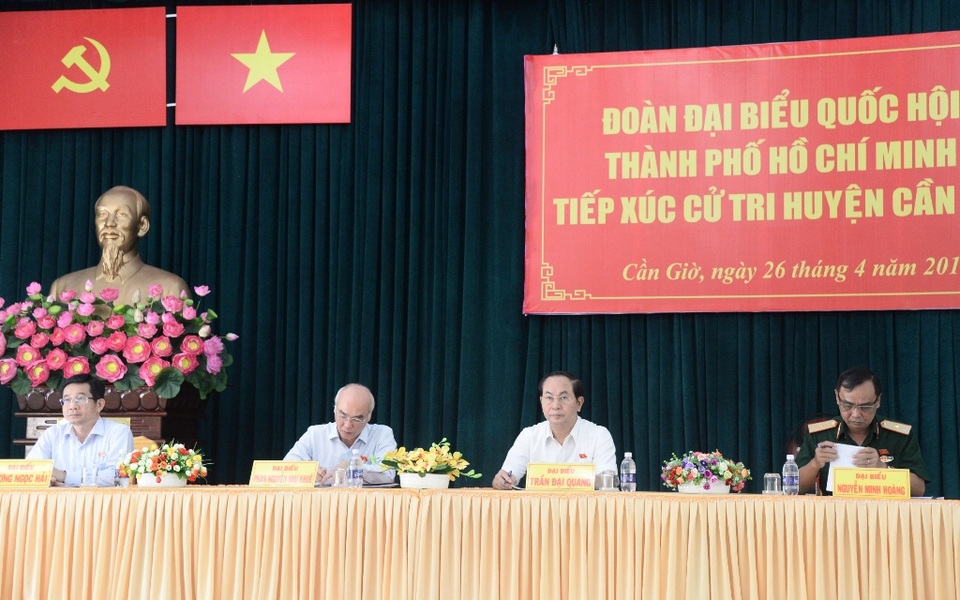 Chủ tịch nước: Phải sớm kéo Cần Giờ vào gần trung tâm TPHCM - 1 Chủ tịch nước Trần Đại Quang cùng các Đại biểu Quốc hội tiếp xúc với cử tri huyện Cần Giờ