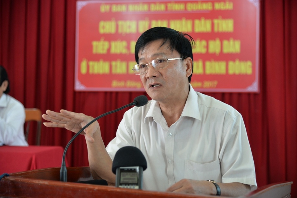 Chủ tịch tỉnh xin lỗi người dân sống quanh nhà máy gây ô nhiễm - 1
Chủ tịch UBND tỉnh Quảng Ngãi Trần Ngọc Căng trực tiếp xin lỗi người dân phải sống cạnh nhà máy gây ô nhiễm