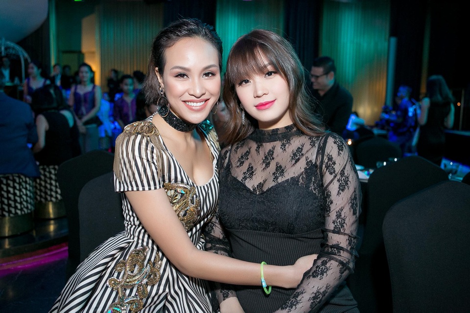 Ngồi tâm sự với Trang, tôi nhận thấy cô ấy thực sự trưởng thành, chín chắn so với vẻ trẻ trung bên ngoài. Trang nói chuyện rất thật thà. Cô ấy nói nhiều về cuộc sống hôn nhân và niềm hạnh phúc khi được làm mẹ. Dù chưa có ý định kết hôn nhưng nghe Trang chia sẻ, tôi cũng mơ ước sau này mình có được tổ ấm hạnh phúc như Trang, Phương Mai nhận xét về Á hậu Việt Nam 2014.