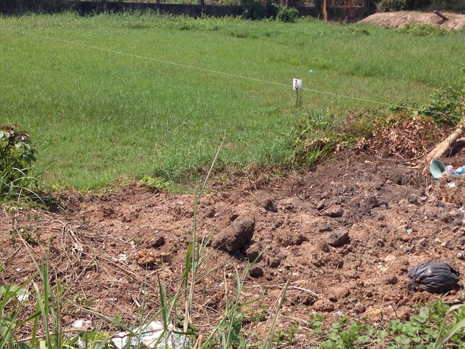 Địa ốc phía Tây TPHCM "mệt mỏi" vì những siêu dự án... trên giấy - 2 Hệ lụy của việc dự án treo quá lâu đẩy người dân trong vùng lâm vào cảnh tiến thoái lưỡng nan, nhiều người đã phải tiền mất, tật mang