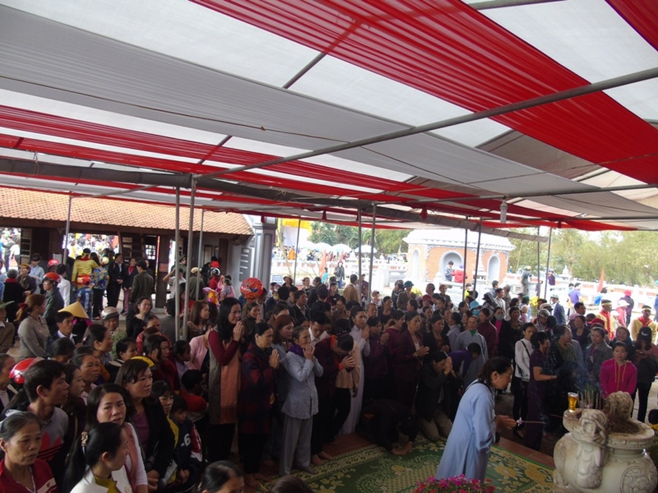 Đã có gần 10 ngàn người đến tại chùa Hoằng Phúc để tham dự lễ hội