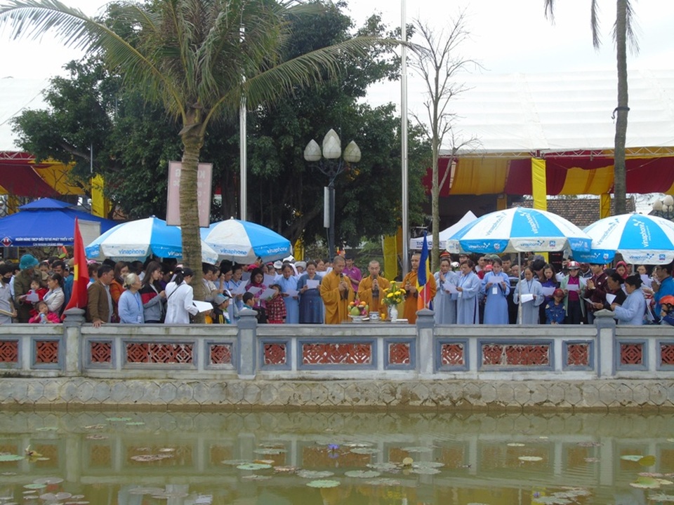 Quảng Bình: Hàng ngàn người tham dự Lễ hội chùa Hoằng Phúc 2017 - 9