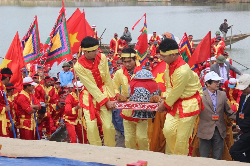 Quảng Bình: Hàng ngàn người tham dự Lễ hội chùa Hoằng Phúc 2017 - 7