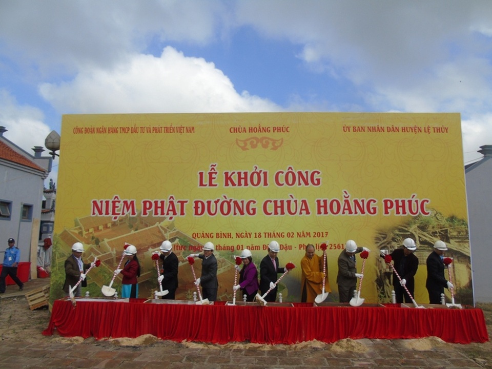 Quảng Bình: Hàng ngàn người tham dự Lễ hội chùa Hoằng Phúc 2017 - 3