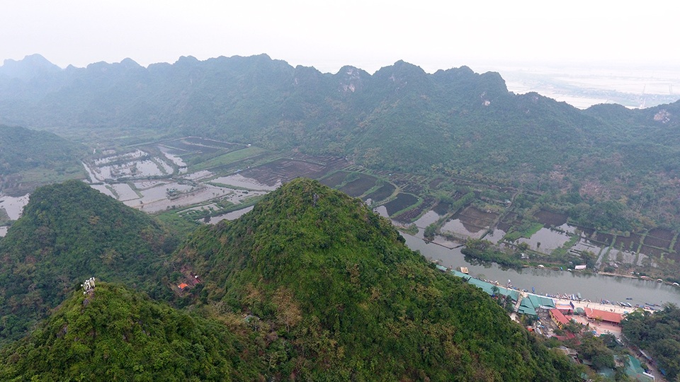 
Cảnh non nước hữu tình nhìn từ trên cao.
