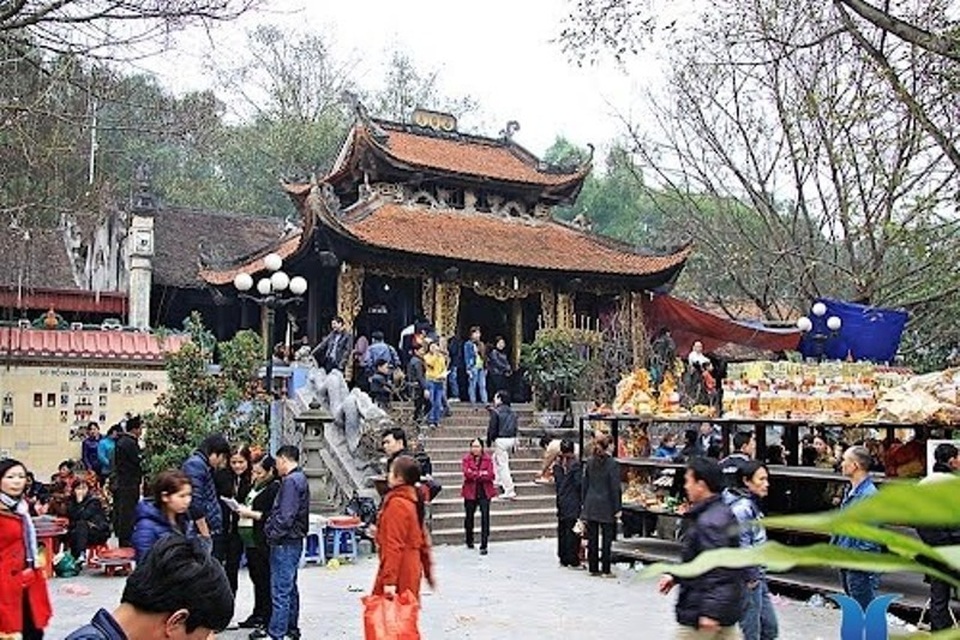 7 ngôi đền, chùa ở miền Bắc cho chuyến hành hương đầu năm - 4 Đi lễ Bà Chúa Kho đã trở thành thói quen đối với nhiều người, đặc biệt là giới kinh doanh.